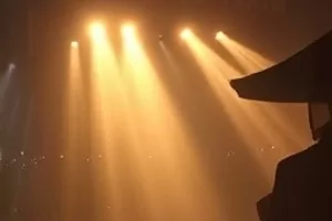 《候鸟计划》封面，雁阵掠过盐湖