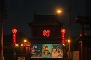《铁轨与月亮》封面，月夜下延伸的铁轨