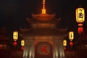《风起时见你》封面，麦田里被风吹起的白衬衫